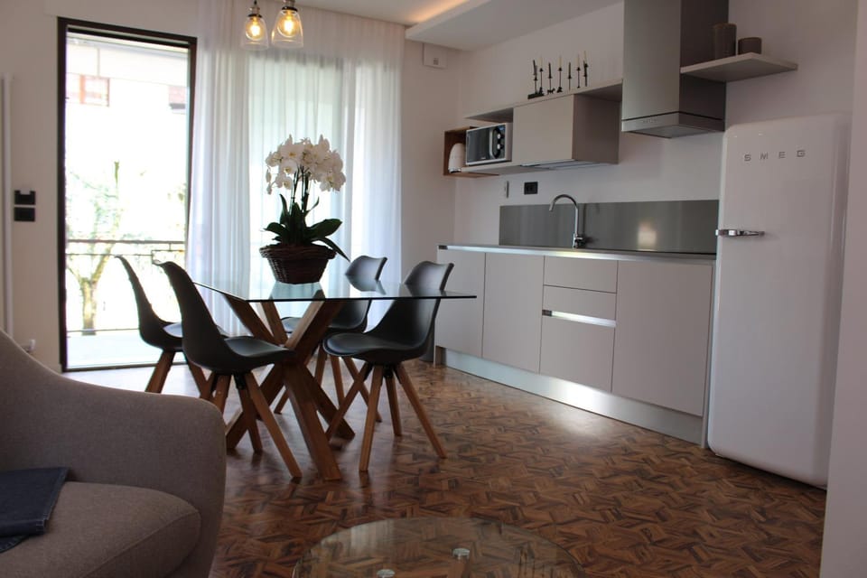 Coffee/tea facilities, Balcony/Terrace, Seating area, Dining area