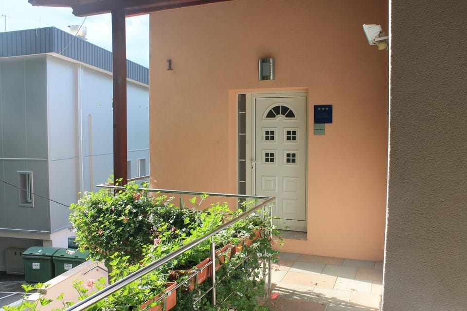 Property building, Facade/entrance