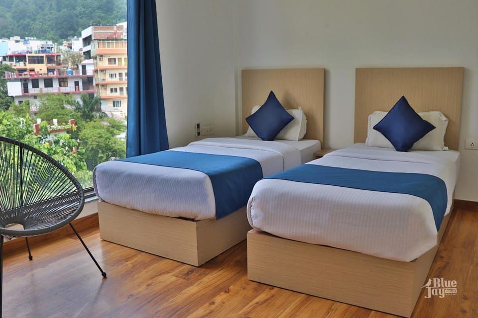 Bedroom, Garden view, Mountain view