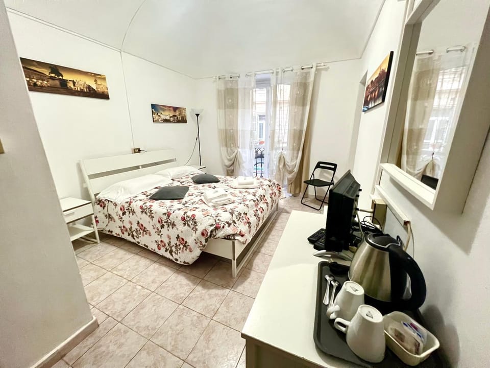 Bed, Coffee/tea facilities, Photo of the whole room, Bedroom, towels