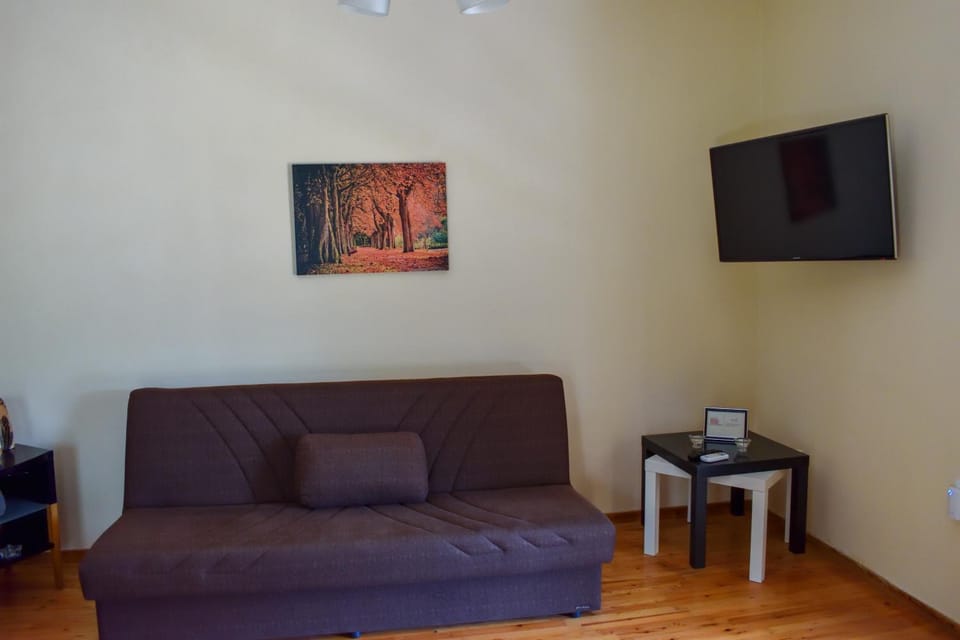 Communal lounge/ TV room, TV and multimedia, Living room, Seating area