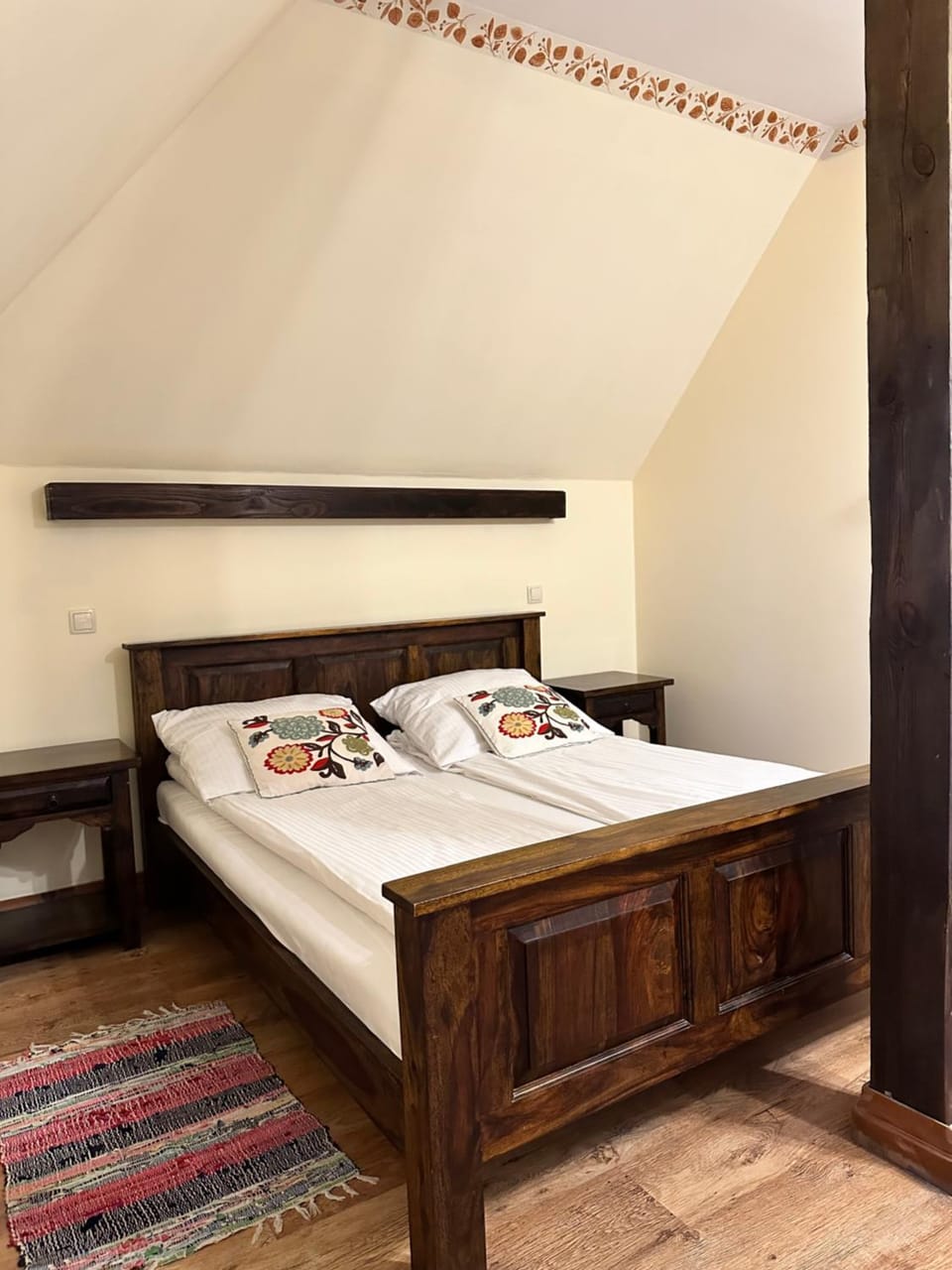 Bed, Photo of the whole room