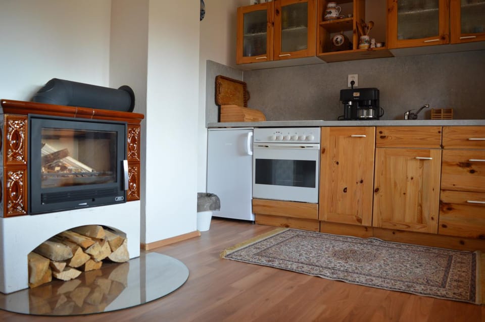 Kitchen or kitchenette, Communal kitchen