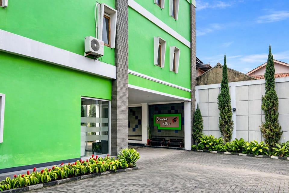 Facade/entrance