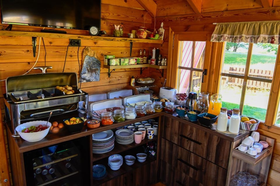 Restaurant/places to eat, Breakfast, Buffet breakfast
