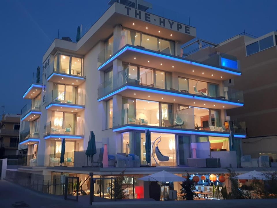 Facade/entrance, Night