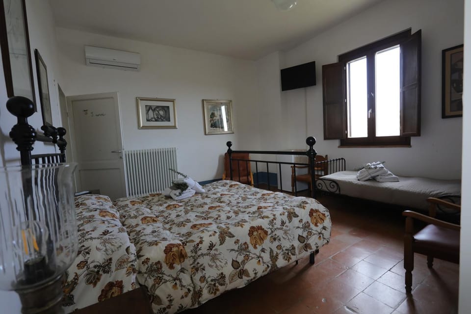 Bed, Photo of the whole room, Bedroom, air conditioner