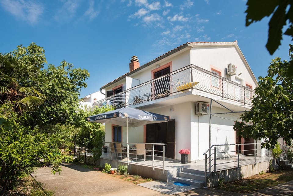 Property building, Patio, Garden