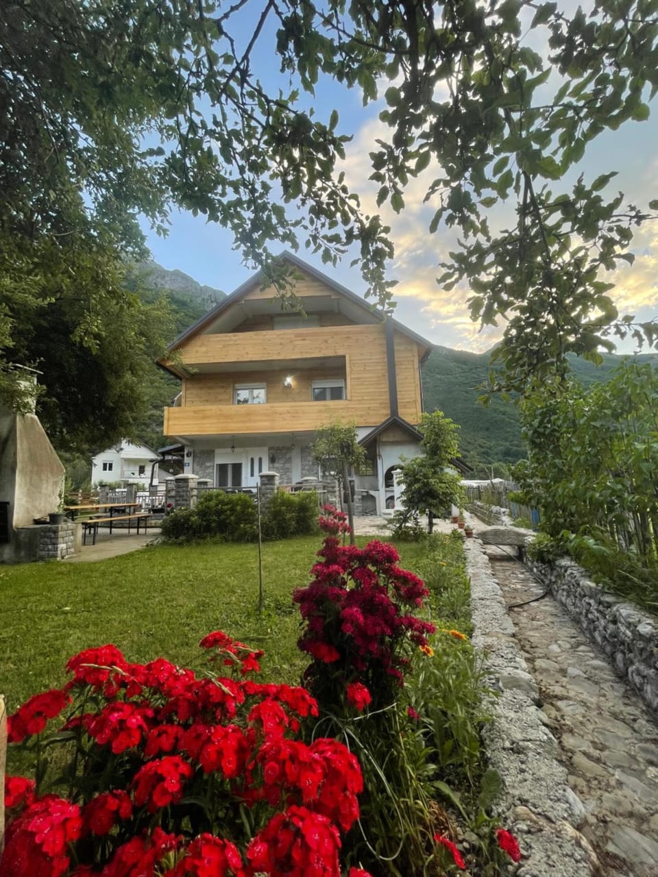 Riverside Guesthouse & Sauna Bed and Breakfast in Montenegro