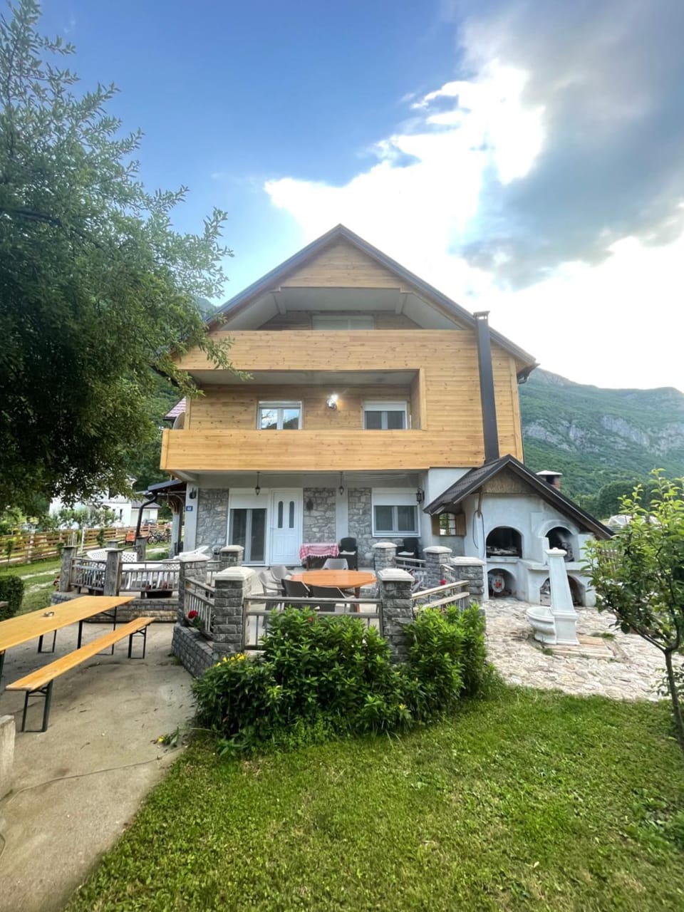 Riverside Guesthouse & Sauna Bed and Breakfast in Montenegro