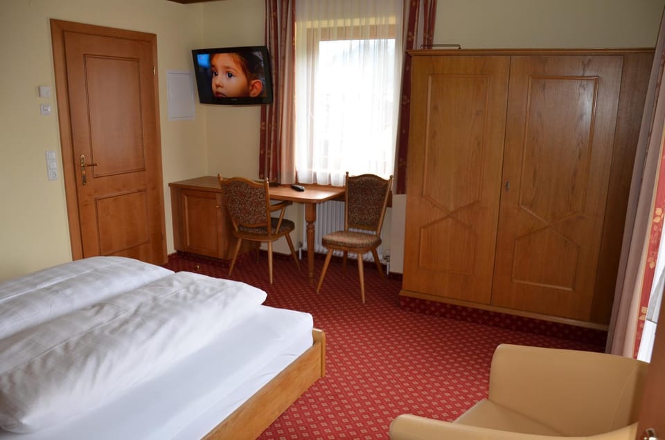 TV and multimedia, Photo of the whole room, Seating area