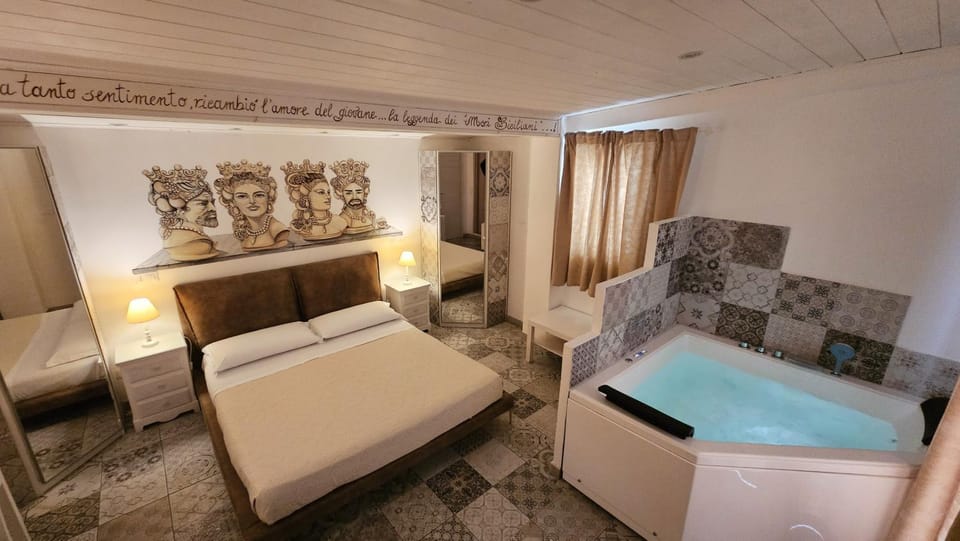 Hot Tub, Bedroom