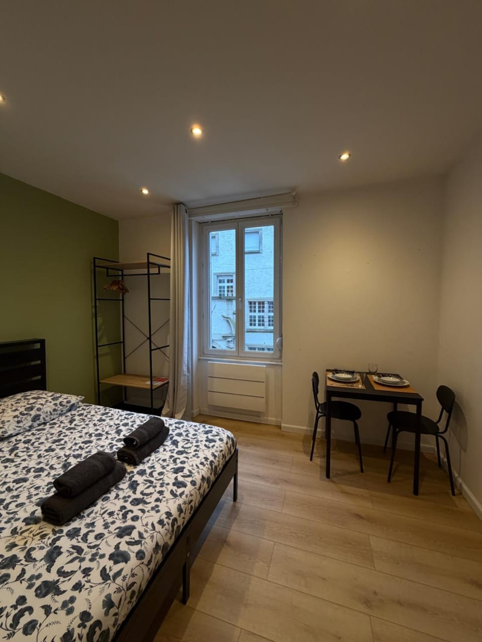 Bed, Photo of the whole room