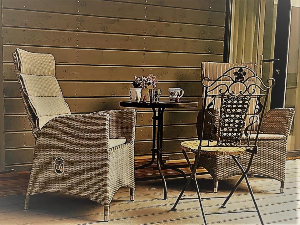 Property building, Patio, Balcony/Terrace, Seating area