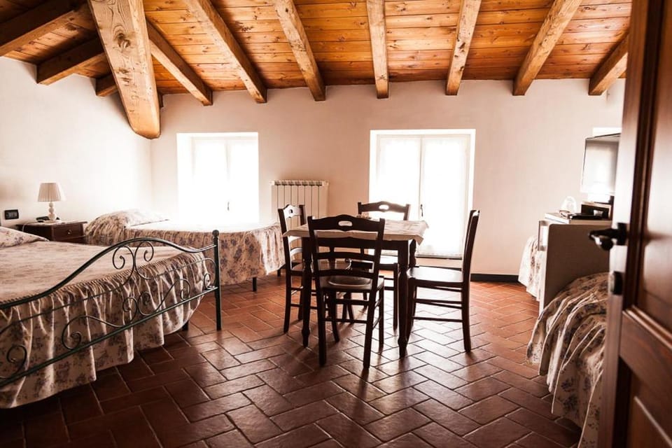 Day, Photo of the whole room