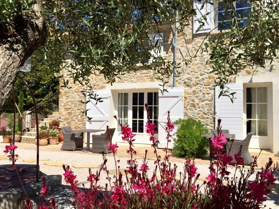 Property building, Patio, Facade/entrance