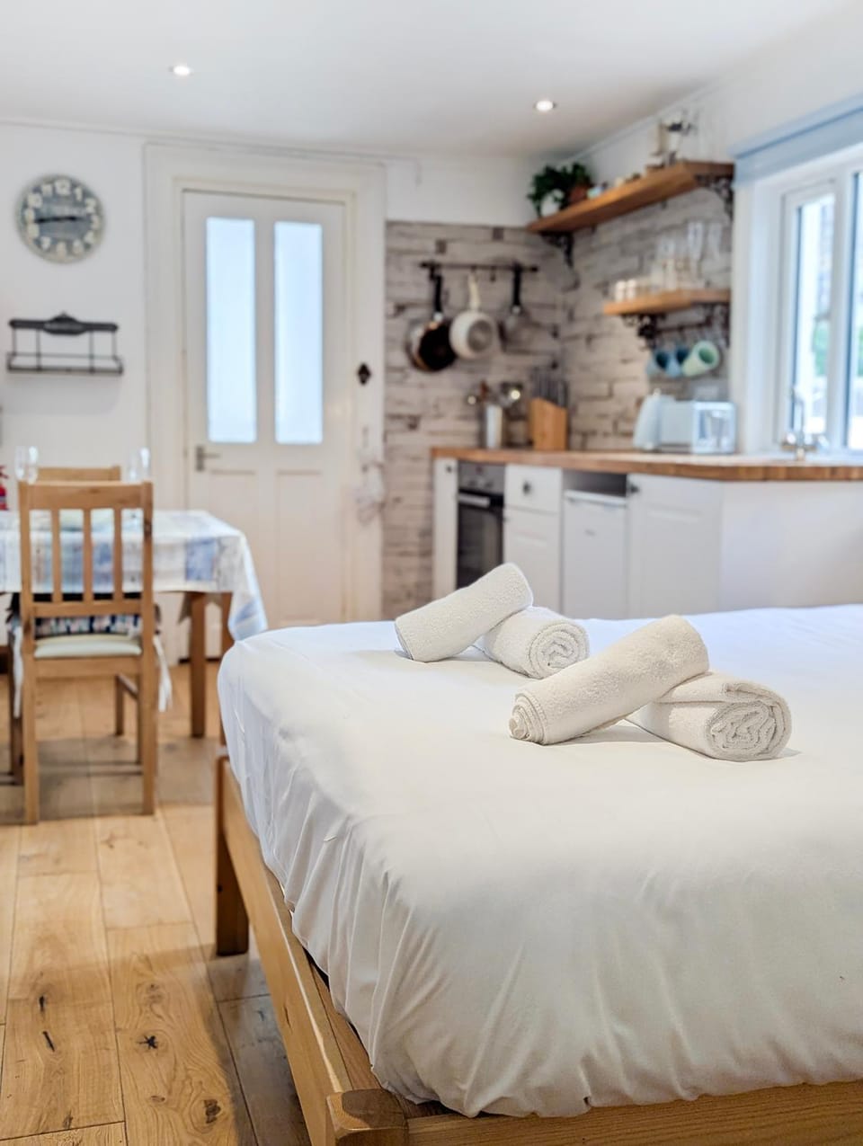 Bed, kitchen