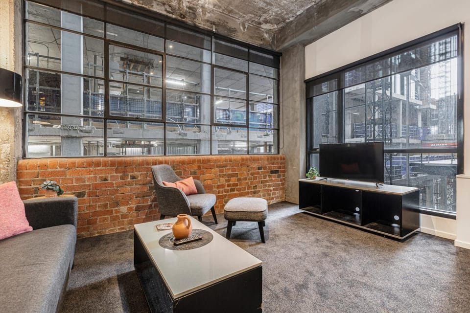 Day, TV and multimedia, Living room, Seating area
