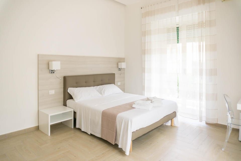 Staff, Bed, Garden view, Mountain view