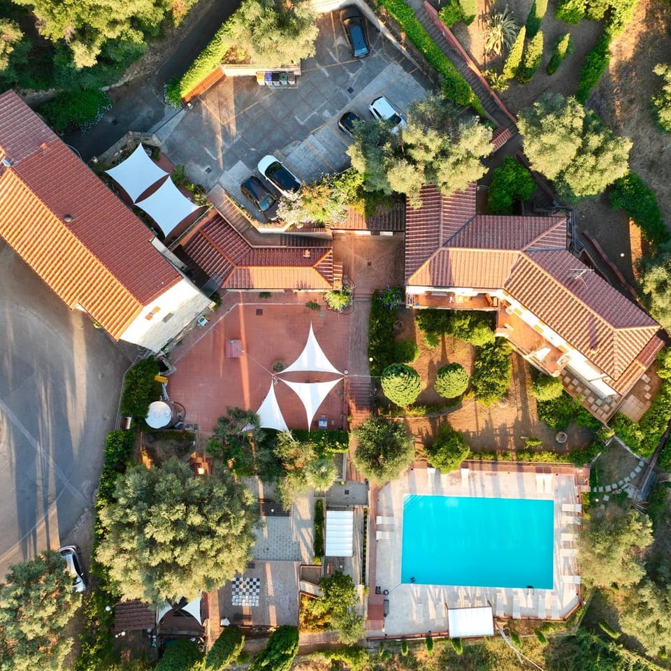 Bird's eye view, View (from property/room), Garden view, Pool view, Street view, Swimming pool, Inner courtyard view, Parking, sunbed