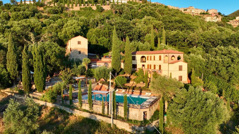 Natural landscape, Bird's eye view, Garden, View (from property/room), Garden view, Mountain view, Pool view, Swimming pool, Inner courtyard view, sunbed