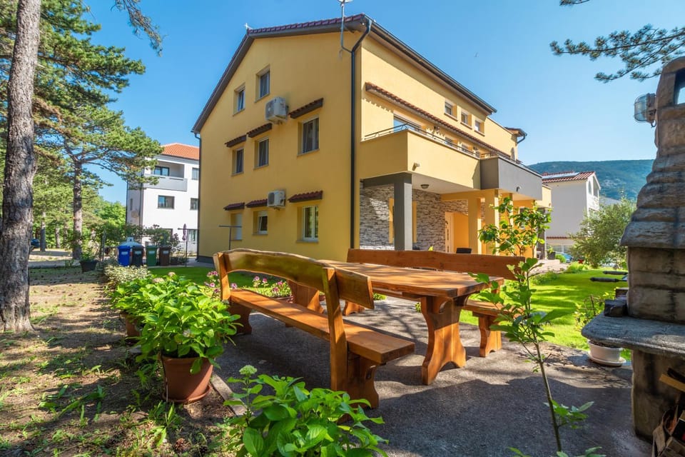 Property building, Spring, Day, Natural landscape, Garden, Garden view