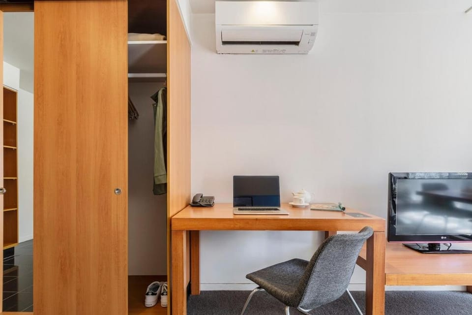 Punthill Apartment Hotel - Little Bourke Apartment hotel in Melbourne