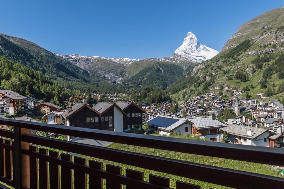 Balcony/Terrace, Mountain view