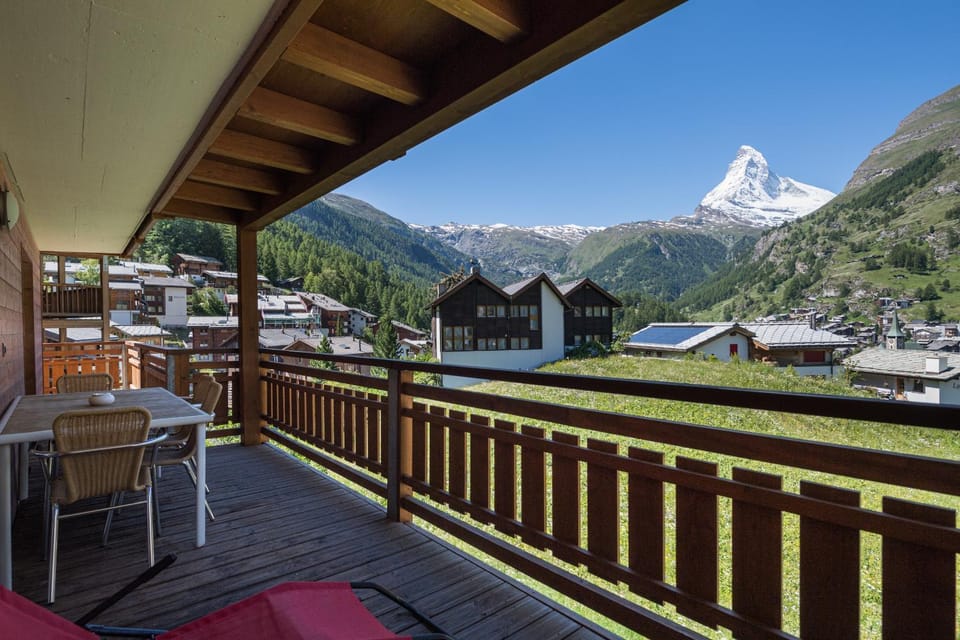 Balcony/Terrace, Mountain view