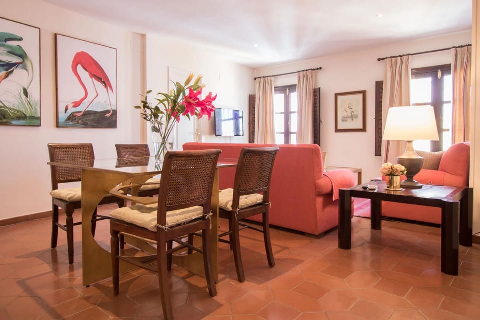 Photo of the whole room, Decorative detail, Decorative detail
