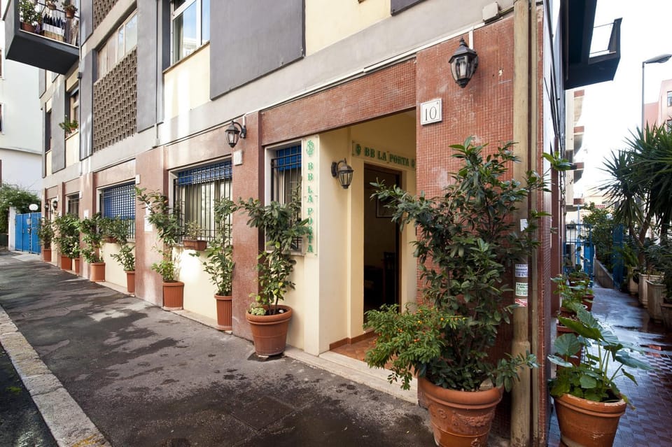 Facade/entrance
