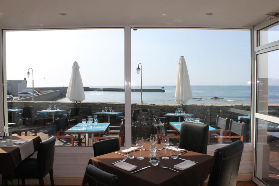 Restaurant/places to eat, View (from property/room)