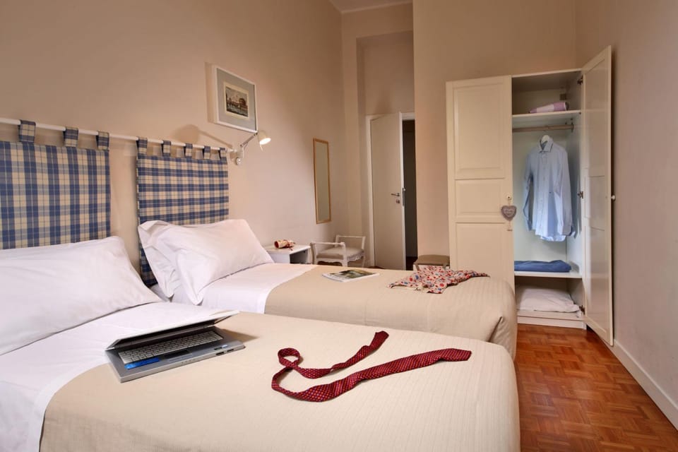 Bed, Coffee/tea facilities, Photo of the whole room, Bedroom
