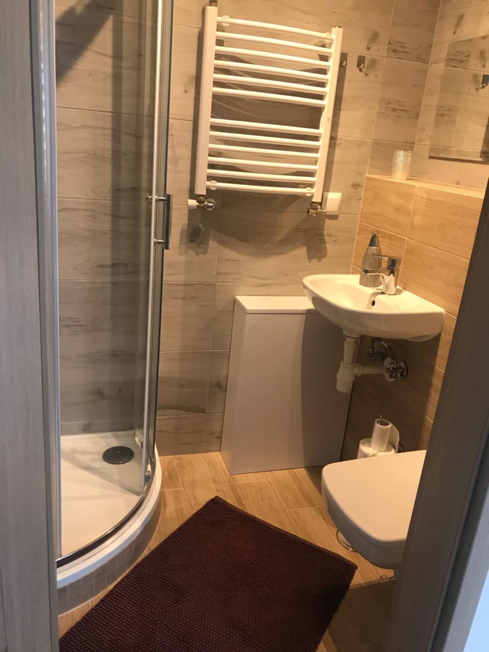 Shower, Toilet, Bathroom, towels
