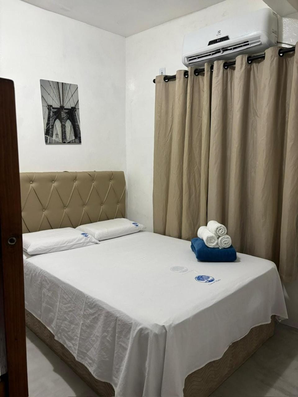 Bed, Bedroom, air conditioner