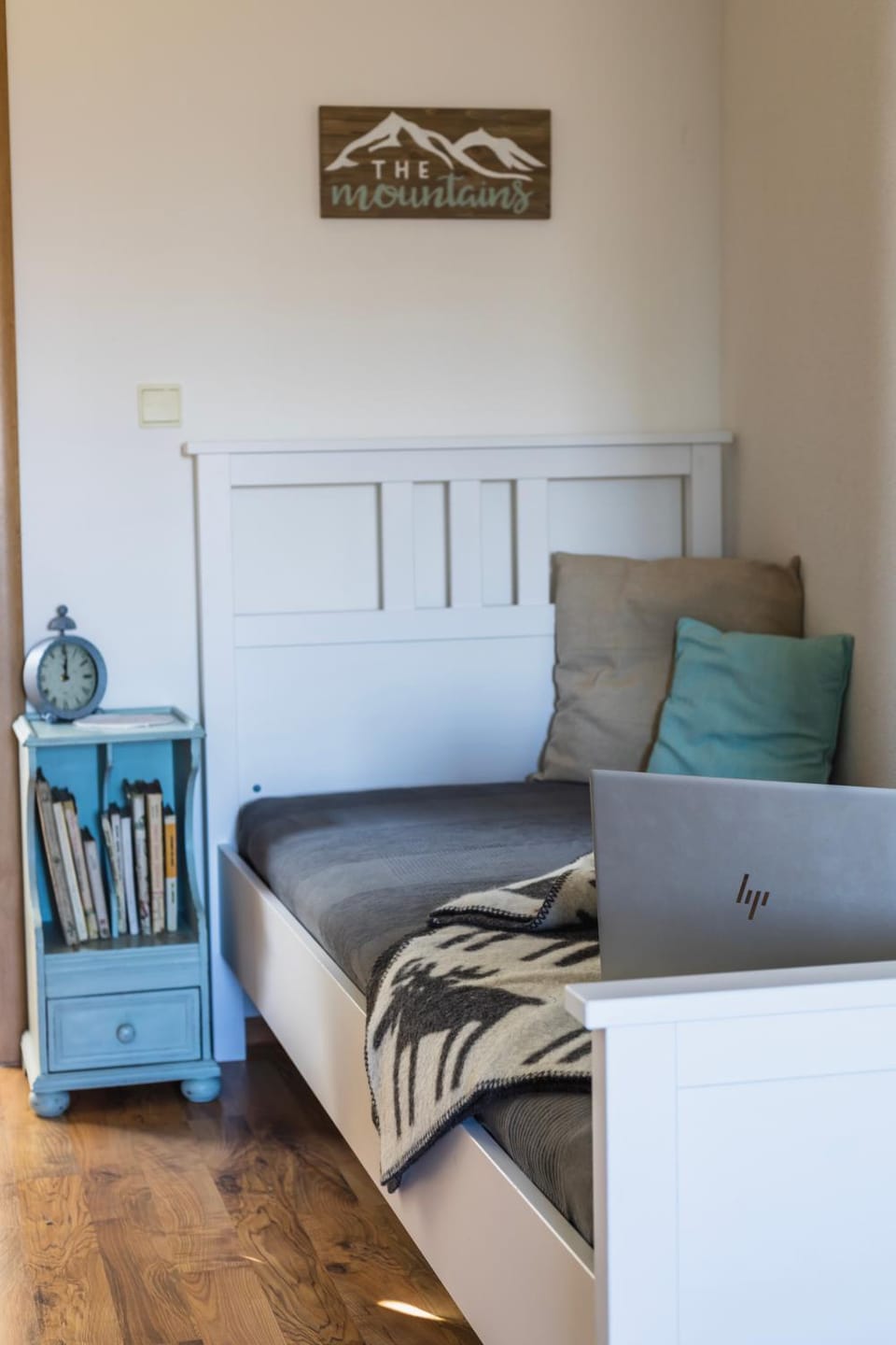 Photo of the whole room, Bedroom