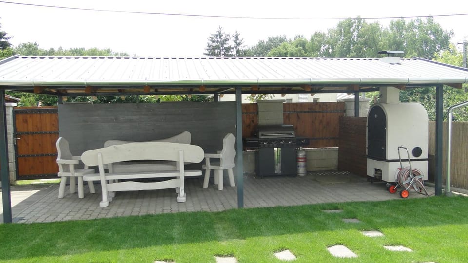 BBQ facilities, Dining area