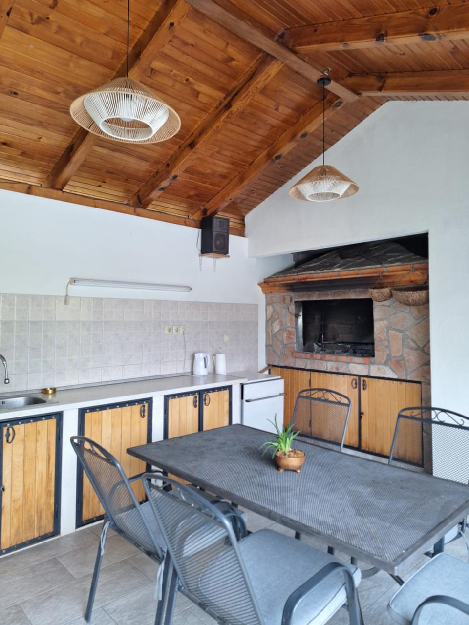 BBQ facilities, dishwasher, kitchen