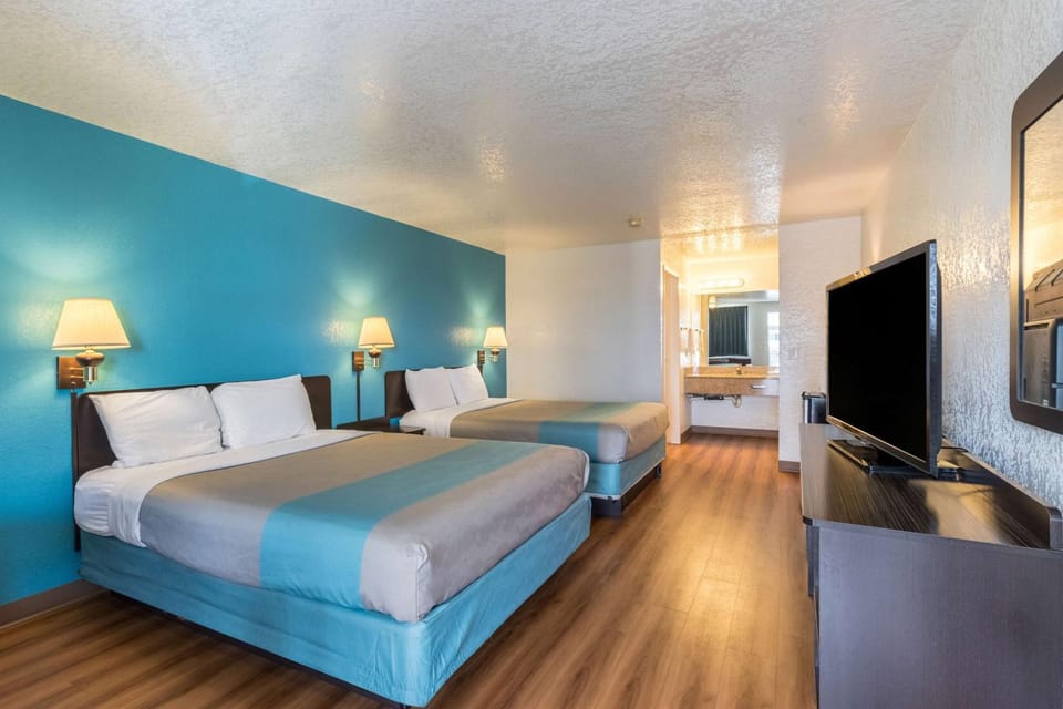 Bathroom, TV and multimedia, Photo of the whole room, On site