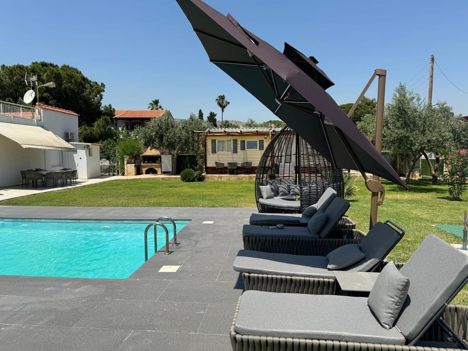 Zoza Luxury villa isthmia by the sea with private pool Villa in Islands