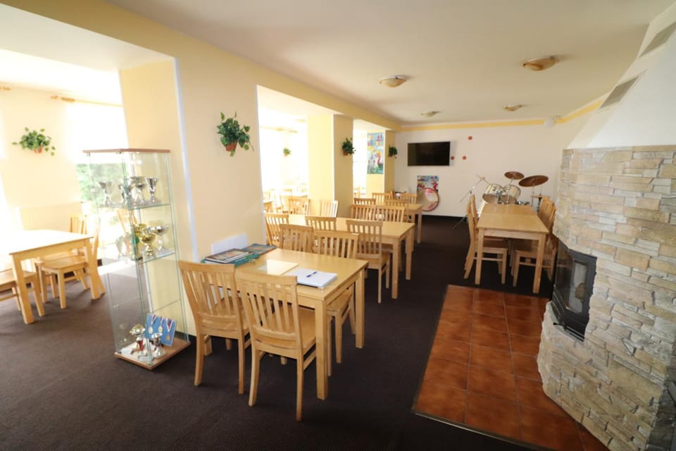 Communal lounge/ TV room, Dining area
