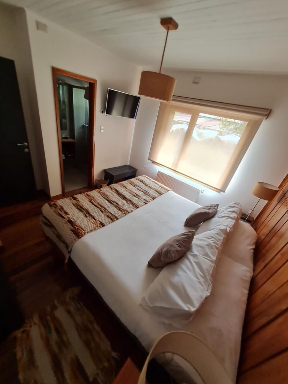 Bed, Photo of the whole room, Decorative detail, Bedroom