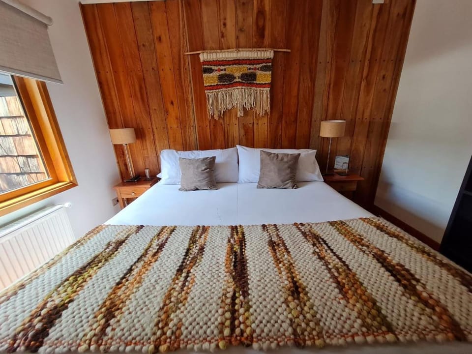 Bed, Photo of the whole room, Decorative detail, Bedroom