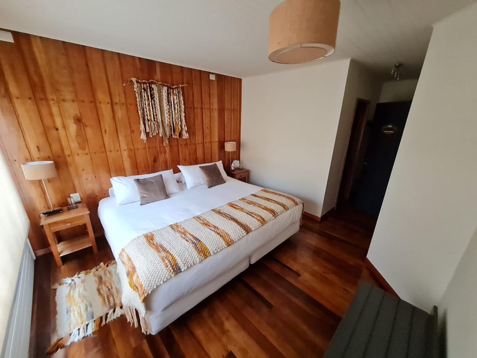 Bed, Photo of the whole room, Decorative detail, Bedroom