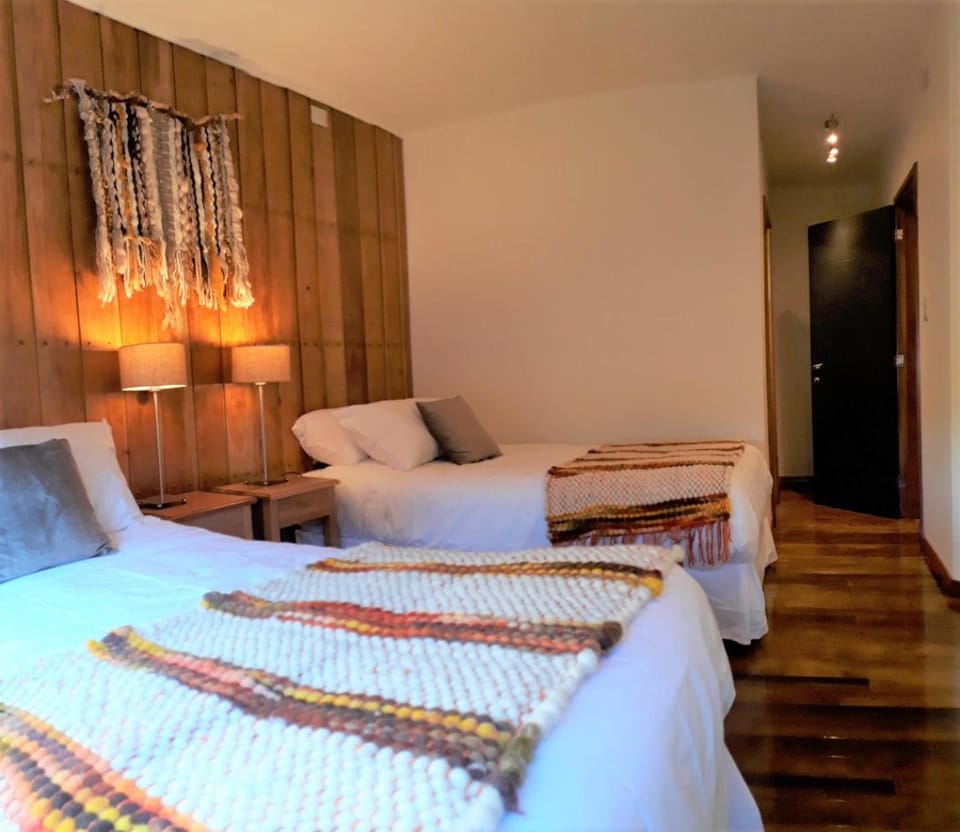 Bed, Photo of the whole room, Decorative detail, Bedroom