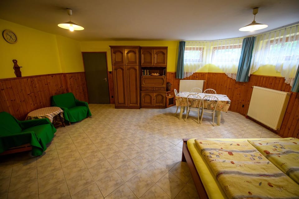 Huszár Vendégház Bed and Breakfast in Hungary