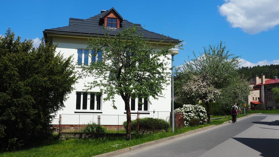Property building, Spring, Day, Neighbourhood, Garden, Garden view, Street view