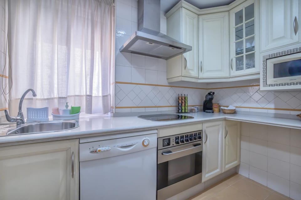 Kitchen or kitchenette, dishwasher, minibar, pet friendly, stove, toaster