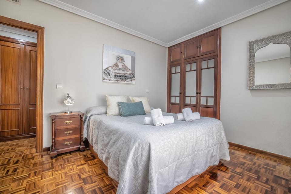 Bed, Bedroom, towels, wardrobe