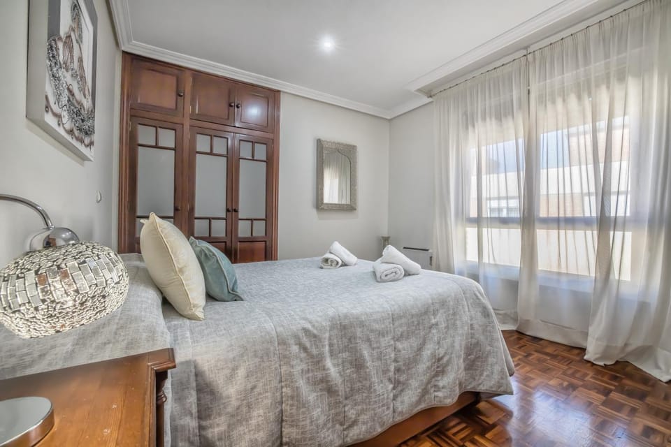 Bed, Bedroom, towels, wardrobe